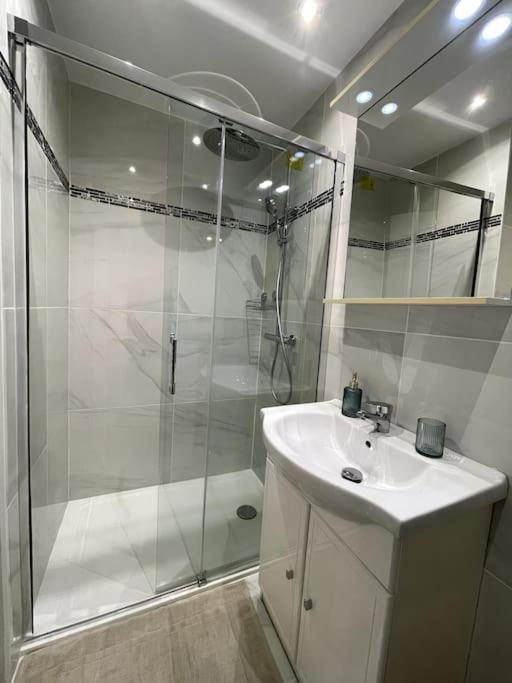 Appartement Cosy Et Moderne Proche De Disneyland Bussy-Saint-Georges Eksteriør billede