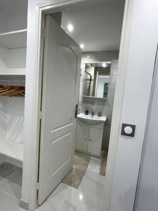 Appartement Cosy Et Moderne Proche De Disneyland Bussy-Saint-Georges Eksteriør billede